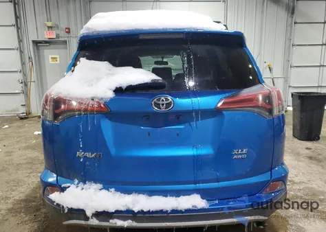 2016 Toyota Rav4 Xle z USA, uszkodzony, nr VIN 2T3RFREV3GW499493